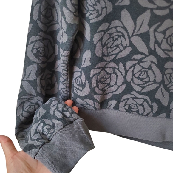 Abercrombie & Fitch Rose Print Sweatshirt Pullover Gray Black Floral Crewneck S - Picture 5 of 12
